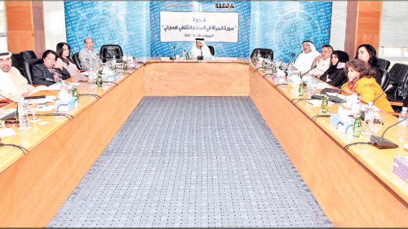 مبدعون يناقشون صورة المرأة في المنتج الثقافي الإماراتي